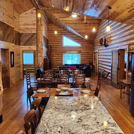 Beargrass Lodging & Rv Resort Hungry Horse Buitenkant foto