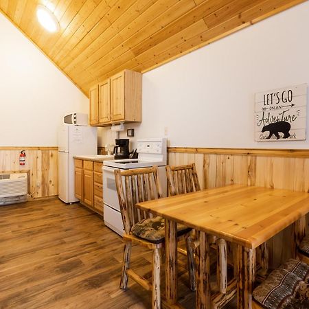 Beargrass Lodging & Rv Resort Hungry Horse Buitenkant foto