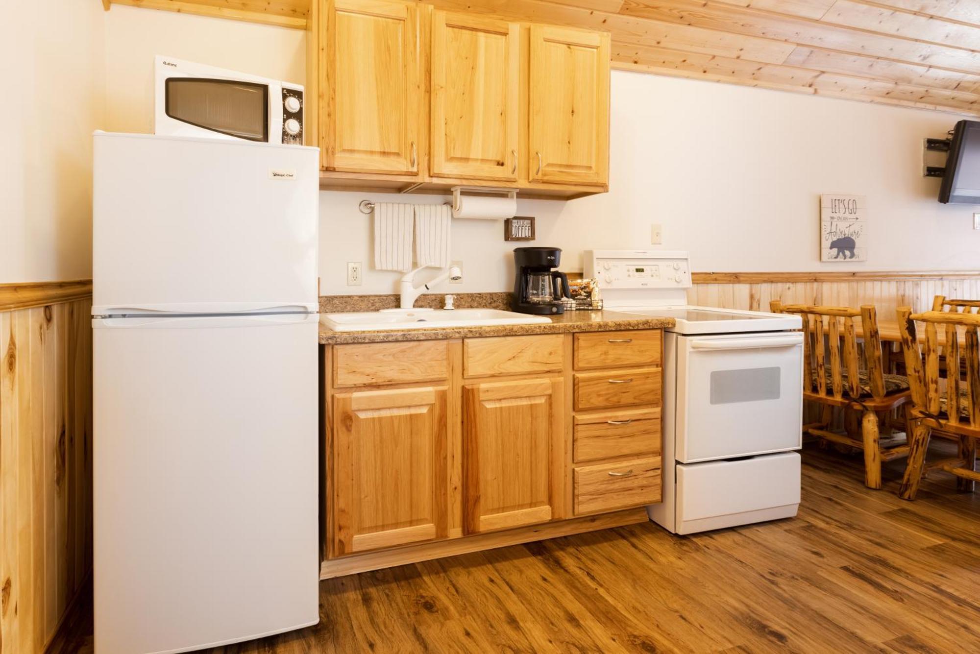 Beargrass Lodging & Rv Resort Hungry Horse Buitenkant foto